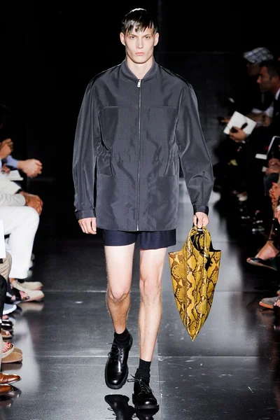 Look 32